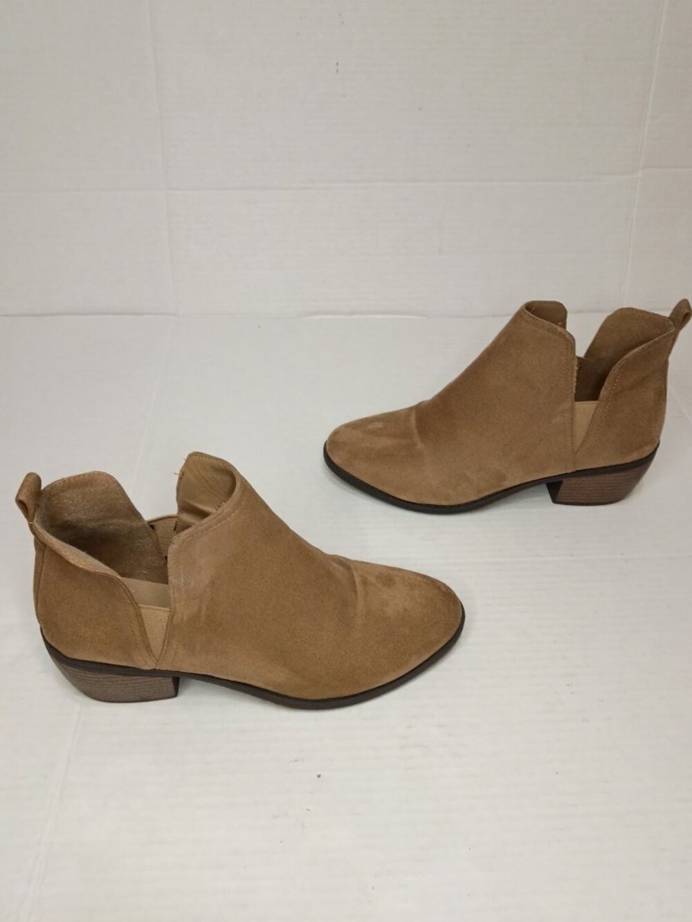 Pierre Dumas Tan Suede Cutout Ankle Booties Women’s Size 7.5